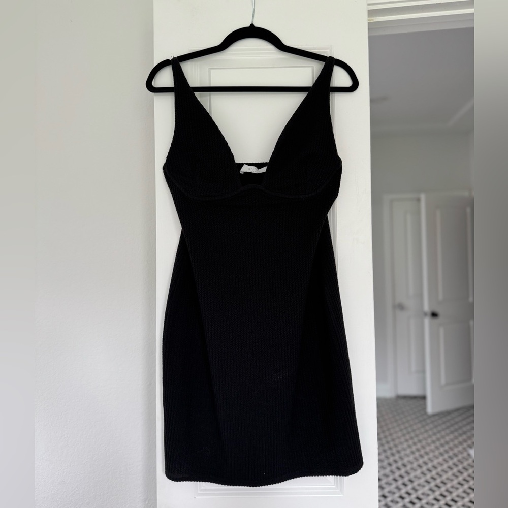 ASTR the Label Moria Plunge Neck Sleeveless Minidress. Large. Black.
